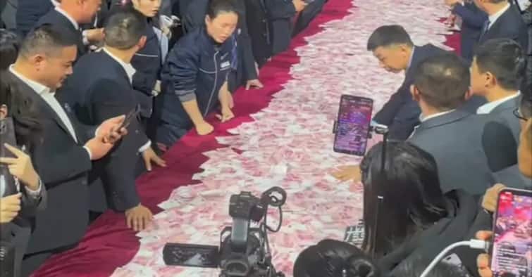 Acrane manufacturing company in China gave Rs 70 crore year-end bonus to its employees Video Went Viral | VIDEO: बोनस के लिए टेबल पर रख दिए 70 करोड़! चीन की कंपनी ने कर्मचारियों से बोला