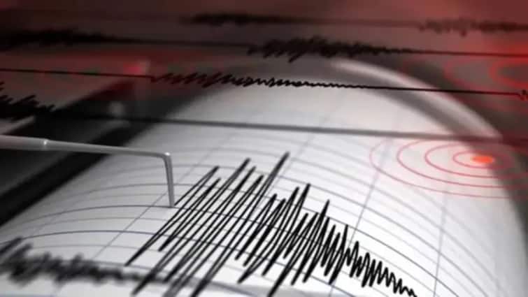 Earthquake in Nepal: नेपाल में 6.1 तीव्रता का भयंकर भूकंप, पटना तक हिली धरती, जानिए ताजा हालात Earthquake in Nepal: नेपाल में 6.1 तीव्रता का भयंकर भूकंप, पटना तक हिली धरती, जानिए ताजा हालात