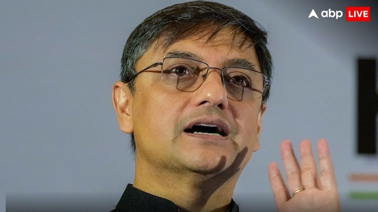 PM Advisor Sanjeev Sanyal questions DOGE US funding for India claim says Who got US  million | भारत के लिए अमेरिकी फंडिंग के दावे पर संजीव सान्याल ने उठाए सवाल, कहा