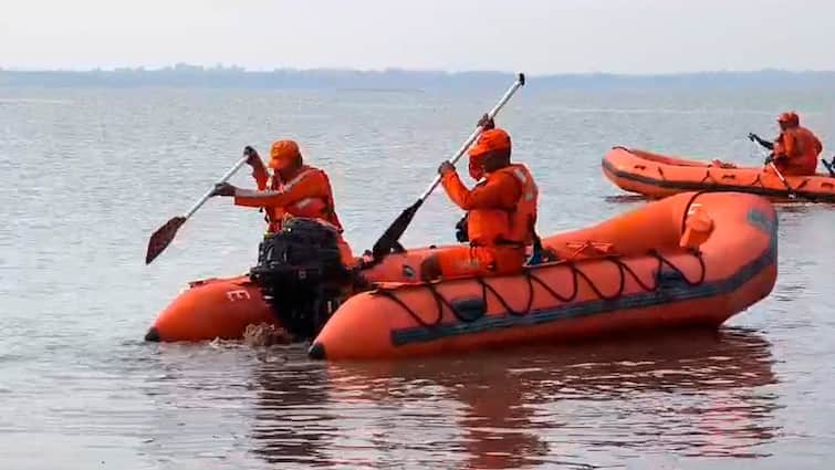 migrant boat has capsized off the coast of Libya with Pakistani nationals reportedly among those on board migrant boat has capsized off the coast of Libya with Pakistani nationals reportedly among those on board