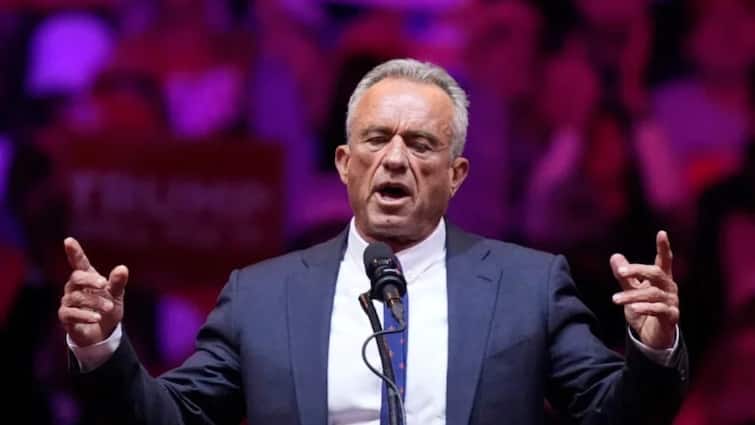 Robert F Kennedy Jr allegedly placed nicotine pouch in his mouth Social media users are speculating Robert F Kennedy Jr allegedly placed nicotine pouch in his mouth Social media users are speculating