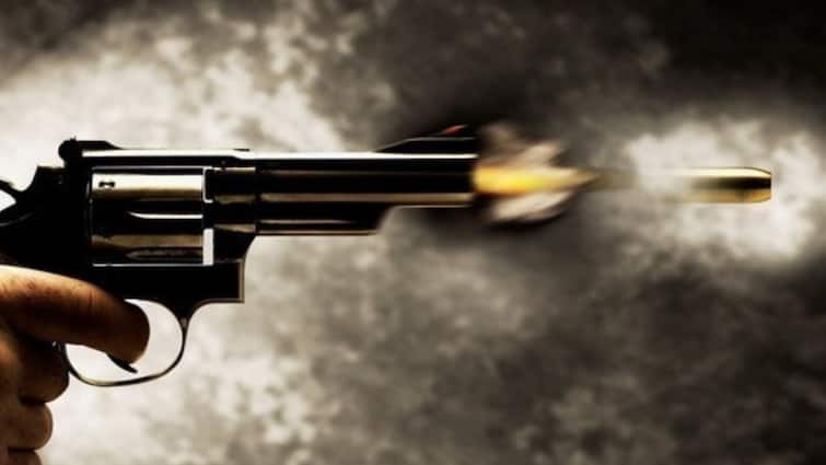 स्वीडन के स्कूल में ताबड़तोड़ फायरिंग, 10 लोगों की मौत, जांच में जुटी पुलिस स्वीडन के स्कूल में ताबड़तोड़ फायरिंग, 10 लोगों की मौत, जांच में जुटी पुलिस
