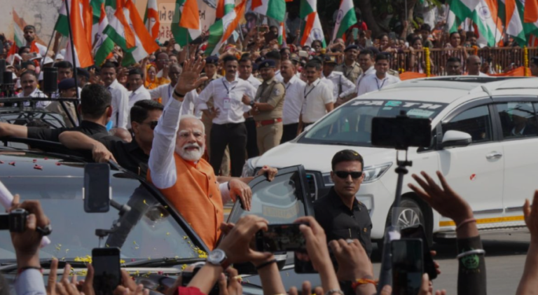 प्रधानमंत्री मोदी ने गांधीनगर में ₹5,536 करोड़ की विकास परियोजनाओं का उद्घाटन किया, आतंकवाद के खिलाफ दिया मजबूत संदेश!
